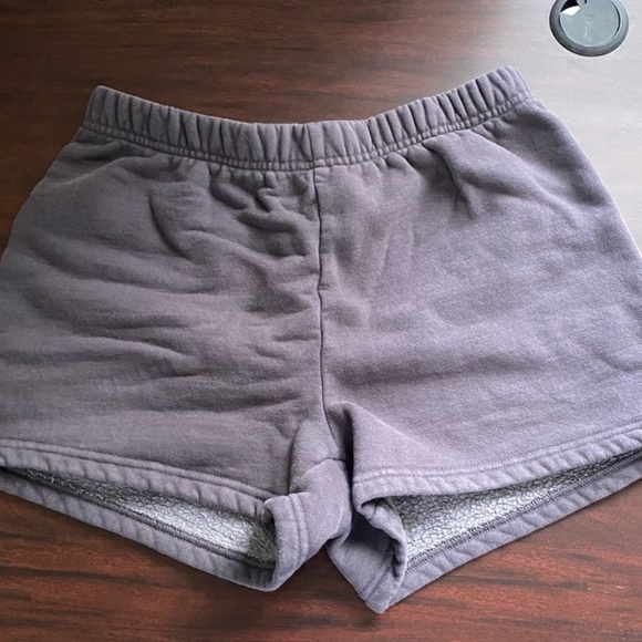 Aritzia Pants - Aritzia TNA Highrise 3” sweatshorts